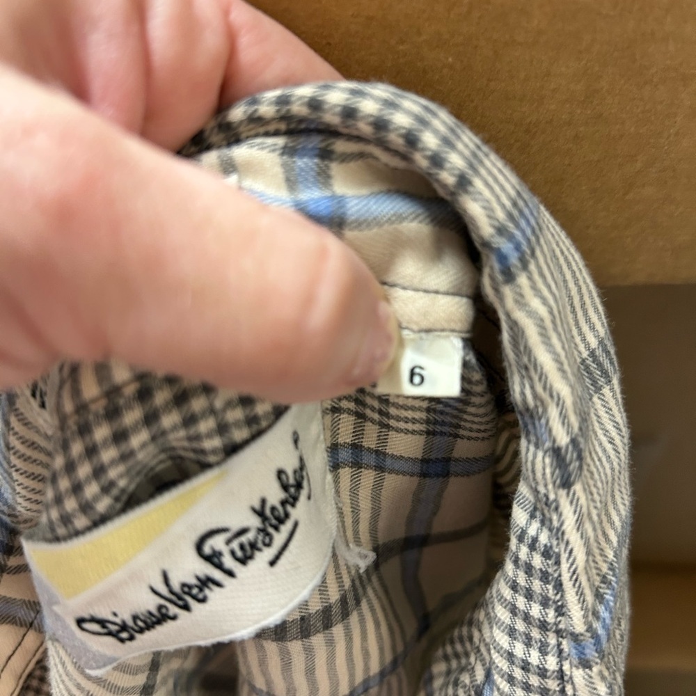 Diane Von Furstenberg vintage Black and White Casual Button Down Shirt - Picture 4 of 5